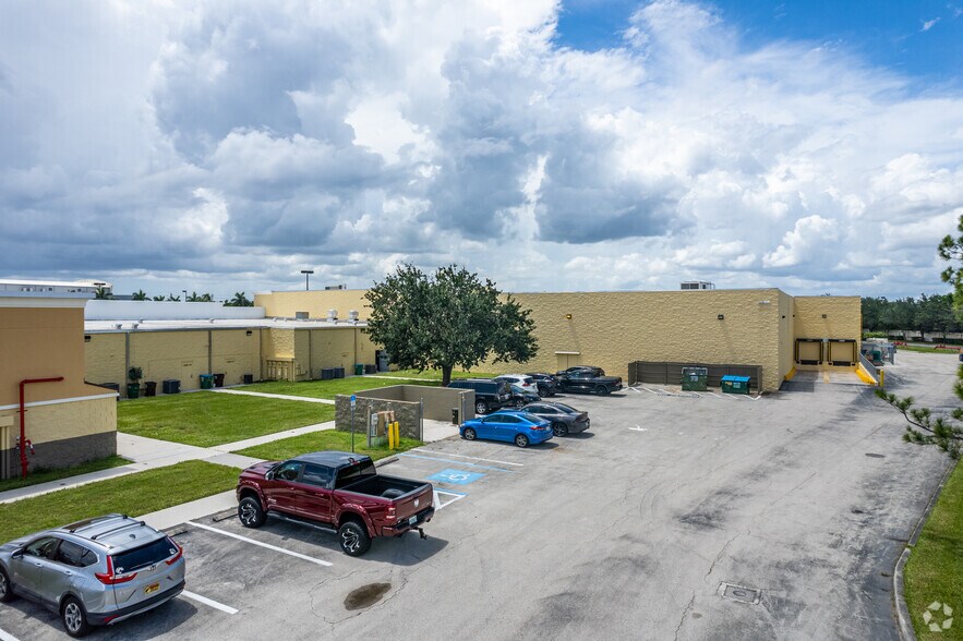 More Photos Of 13401 Summerlin Rd, Fort Myers Unknown For Lease