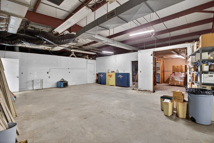 More Photos Of 52 Mid Valley Ln, Verona Warehouse For Sale