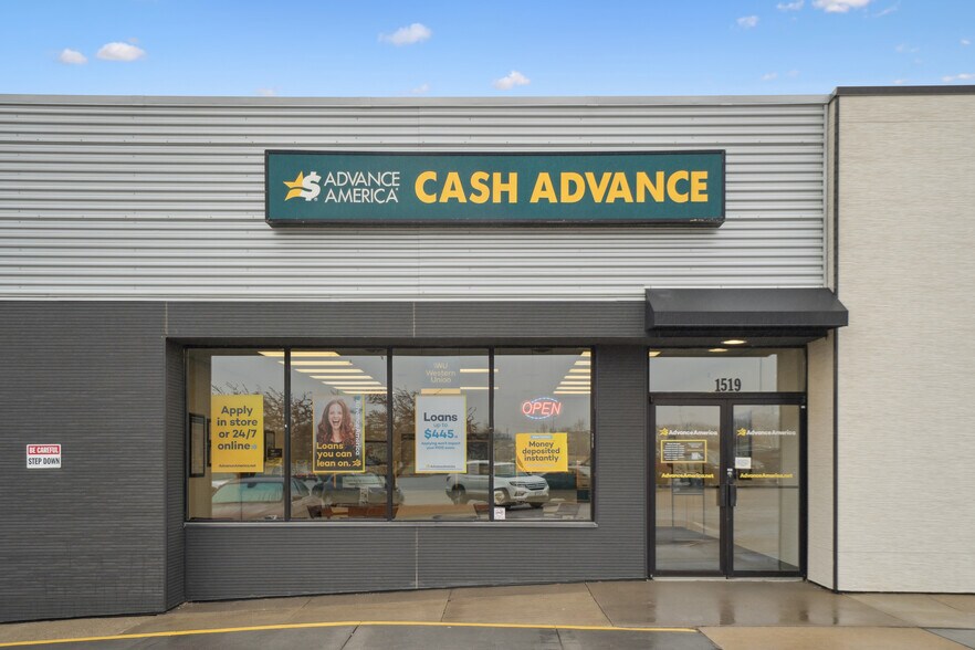 Primary Photo Of 1505-1527 E San Marnan Dr, Waterloo Unknown For Lease