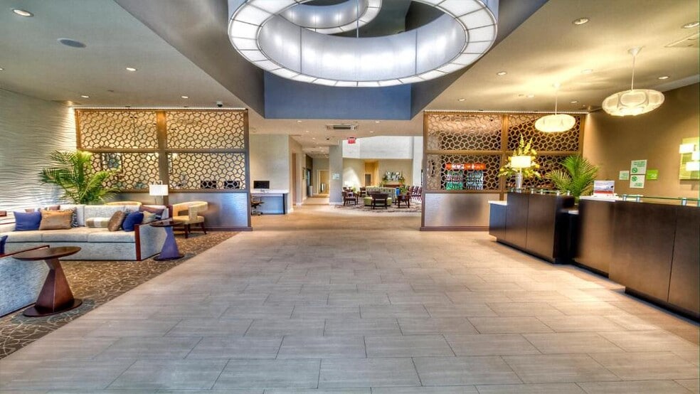 More Photos Of 923 N Gloster St, Tupelo Hotel For Sale