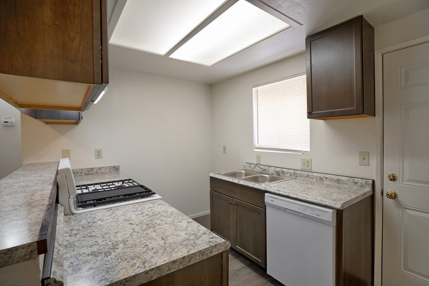 More Photos Of 13548 Caliente Dr, Desert Hot Springs Apartments For Sale