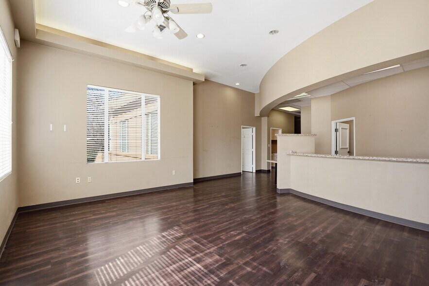 More Photos Of 1650 W Northwest Hwy, Grapevine Medical For Lease