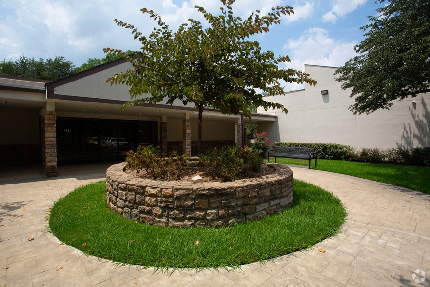 More Photos Of 2801 Osler Dr, Grand Prairie Medical For Lease