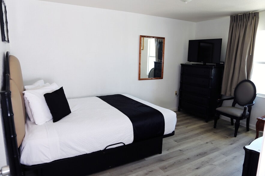 More Photos Of 14711 Gulf Blvd, Madeira Beach Hotel For Sale