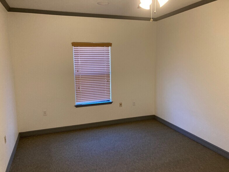 More Photos Of 2851 Joe Dimaggio Blvd, Round Rock Office For Sale