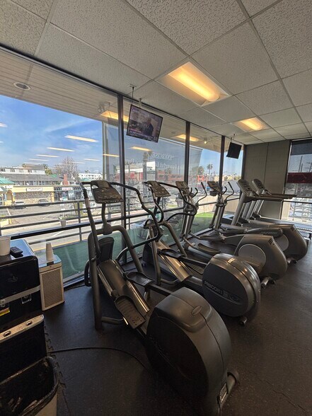 More Photos Of 4367 Woodman Ave, Sherman Oaks Unknown For Lease