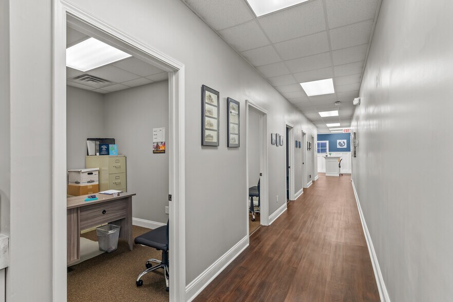More Photos Of 1923 Lejeune Blvd, Jacksonville Office For Sale