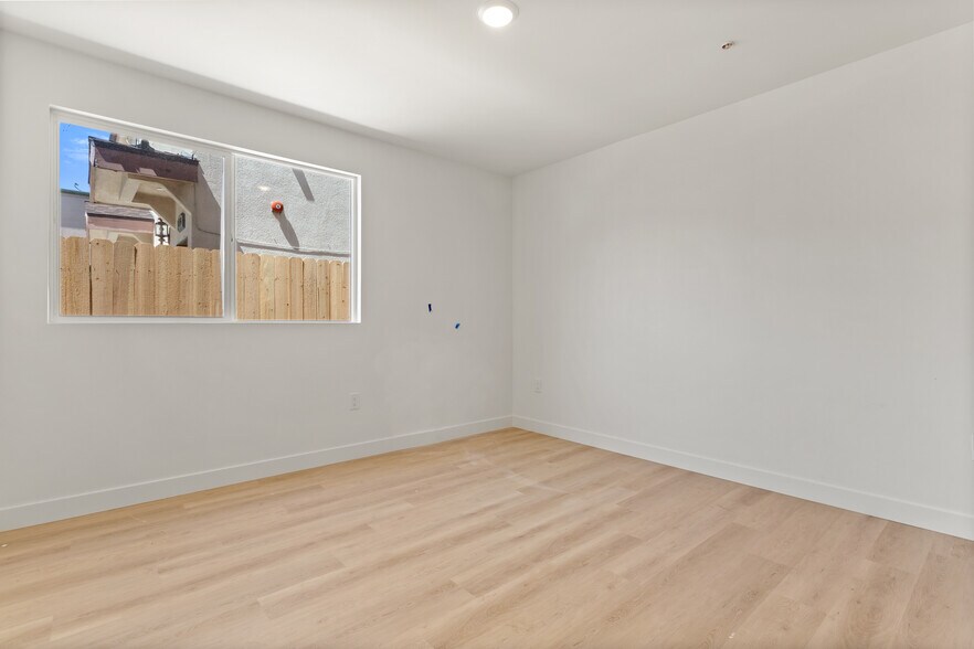 More Photos Of 707 W 80th St, Los Angeles Apartments For Sale
