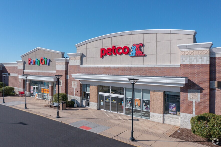 More Photos Of 702-750 S Randall Rd, Algonquin Unknown For Lease