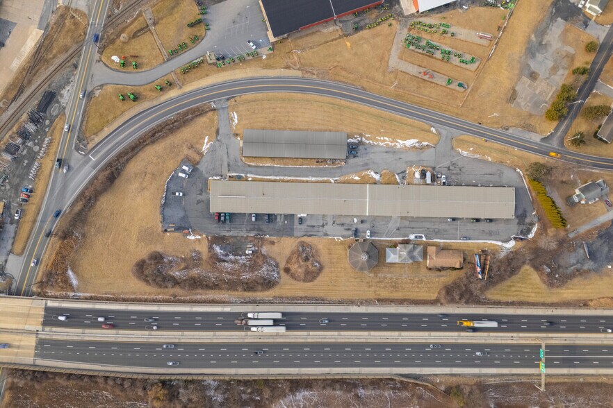 More Photos Of 6500 Chapmans Rd, Allentown Warehouse For Lease