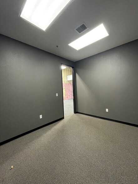 More Photos Of 8101 Kuykendahl Rd, The Woodlands Office For Lease