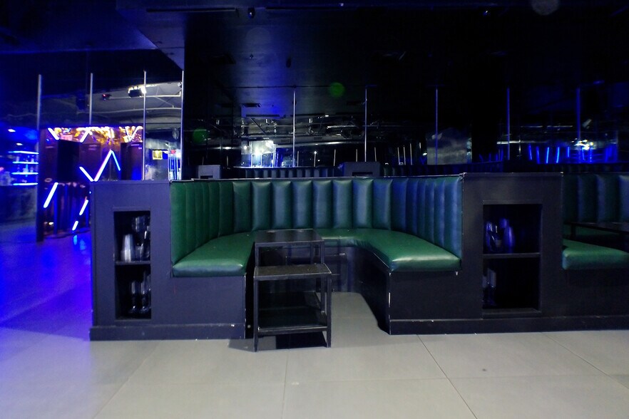 More Photos Of 5002 Washington Ave, Houston Bar For Lease