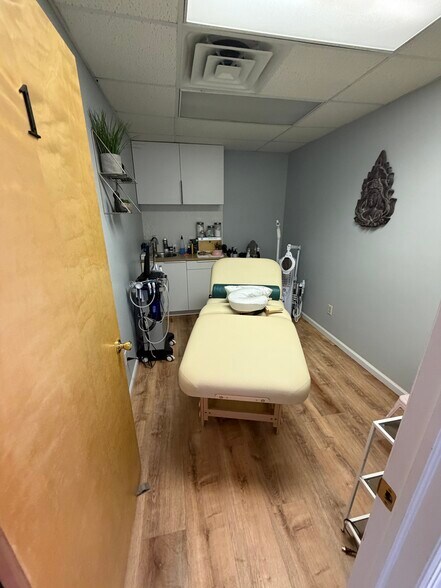 More Photos Of 204-208 S Main St, Manville Medical For Lease