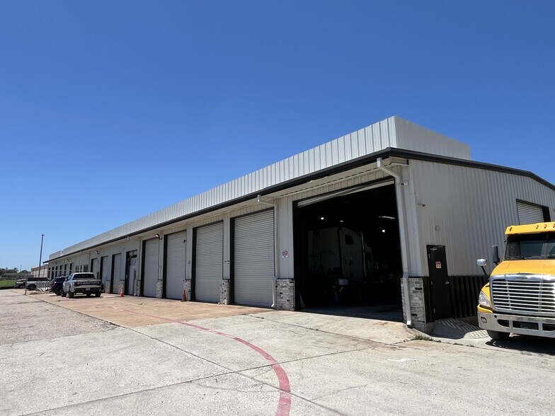 More Photos Of 4201 Langley Rd, Houston Warehouse For Sale