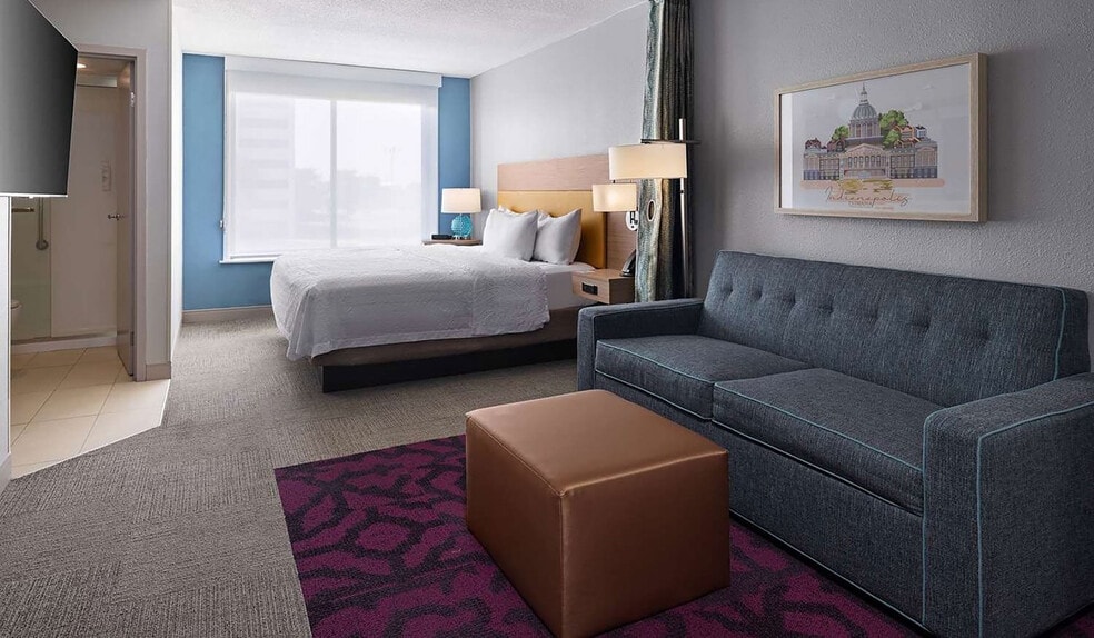 More Photos Of 9104 Keystone Crossing, Indianapolis Hotel For Sale