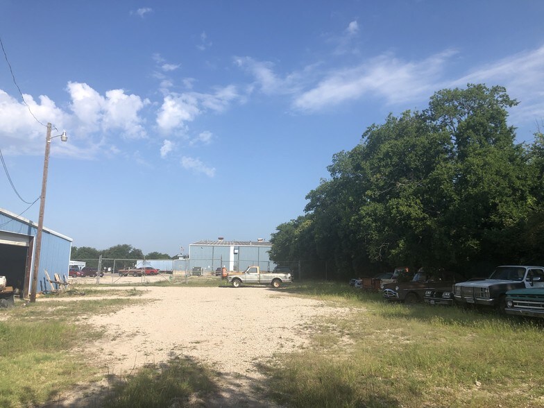 More Photos Of 1400 W Marvin Ave, Waxahachie Warehouse For Sale
