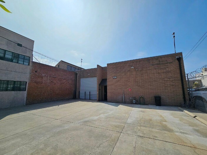 More Photos Of 804 E 18th St, Los Angeles Warehouse For Lease