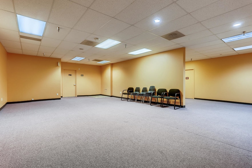 More Photos Of 16800 E Mississippi Ave, Aurora Freestanding For Sale