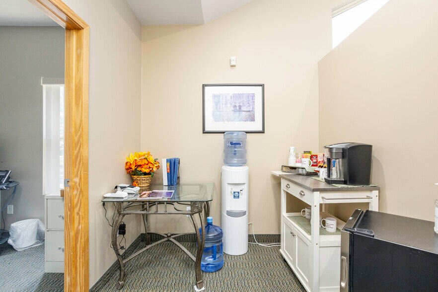 More Photos Of 37235 Goddard Rd, Romulus Office For Sale