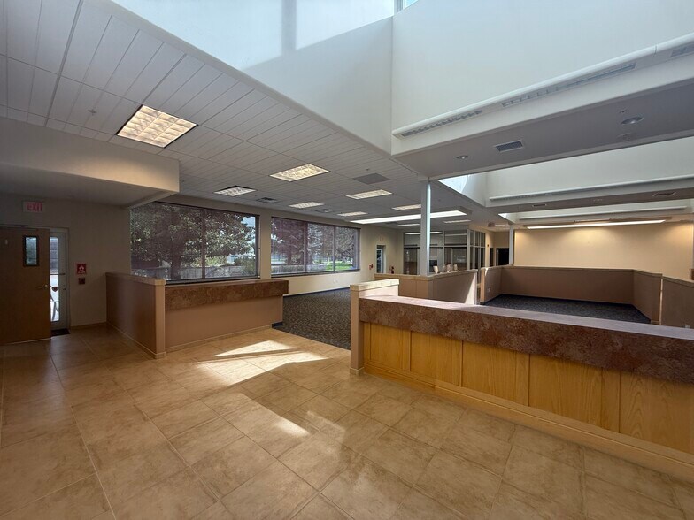 More Photos Of 3684 N Townsend Ave, Montrose Flex For Sale