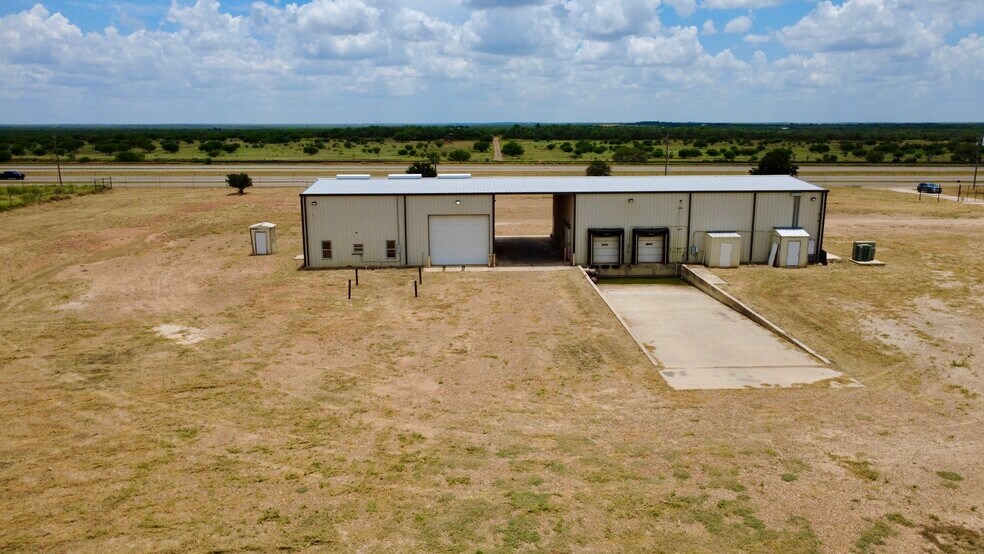 More Photos Of 13688 Interstate 35, Dilley Distribution For Sale