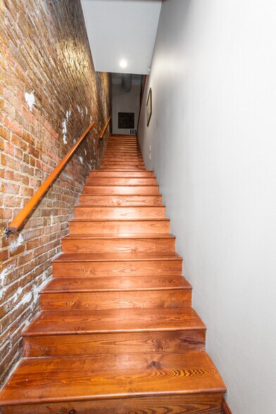 More Photos Of 1012 Noble St, Anniston Storefront Retail Office For Sale