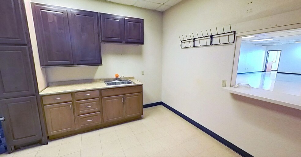 More Photos Of 118 Trademark Dr, Buda Unknown For Lease