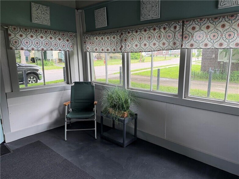 More Photos Of 35 Eaton Ave, Norwich Apartments For Sale