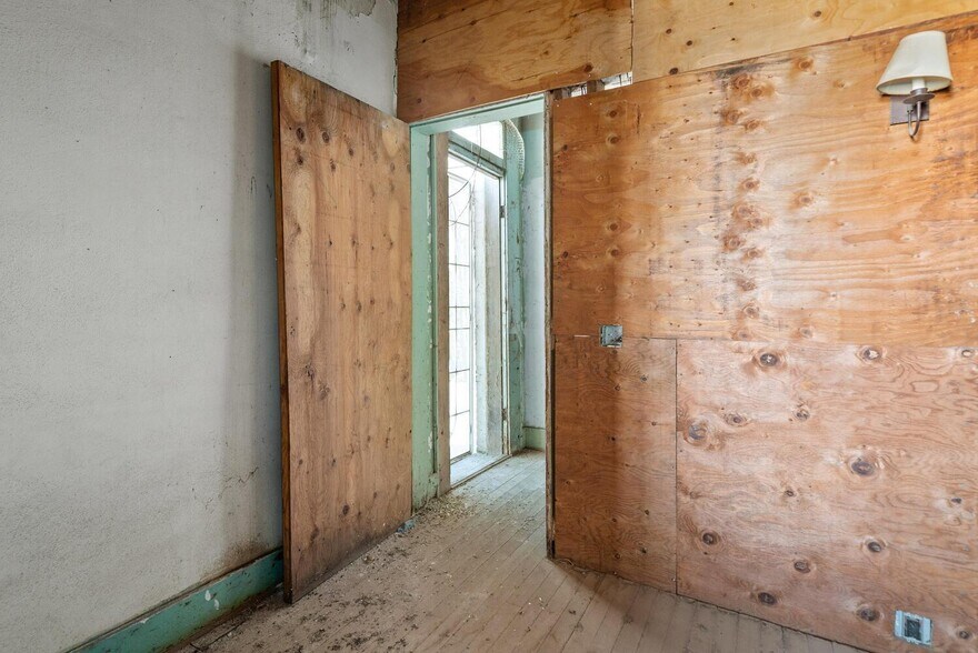 More Photos Of 2195 California St, Sutter Flex For Sale