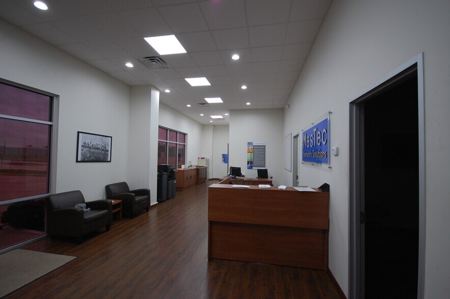 More Photos Of 21410 Springbridge Dr, Houston Warehouse For Lease