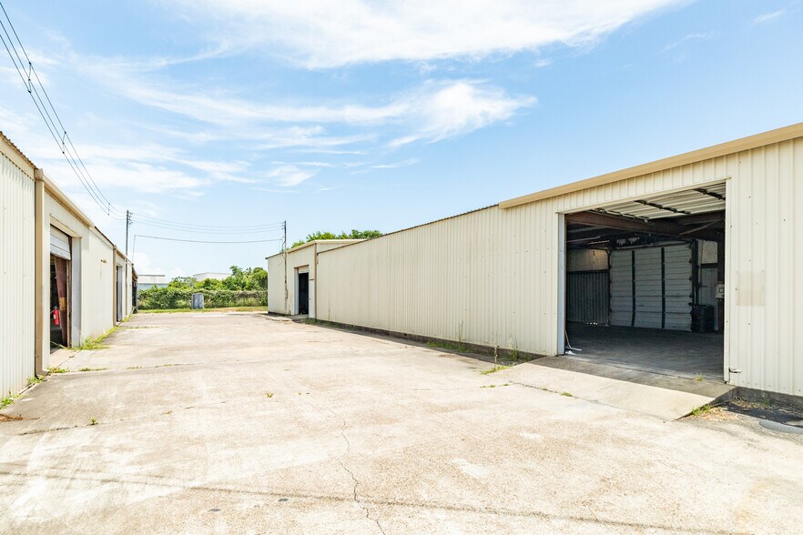 More Photos Of 6322 E Highway 332, Freeport Warehouse For Sale