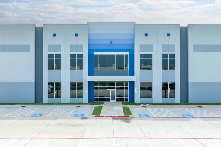 More Photos Of 1021 Everman Pky, Fort Worth Distribution For Lease