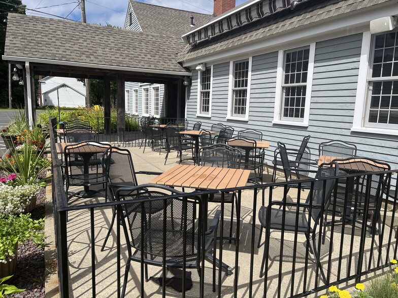 More Photos Of 6 Hartland Blvd, East Hartland Restaurant For Sale
