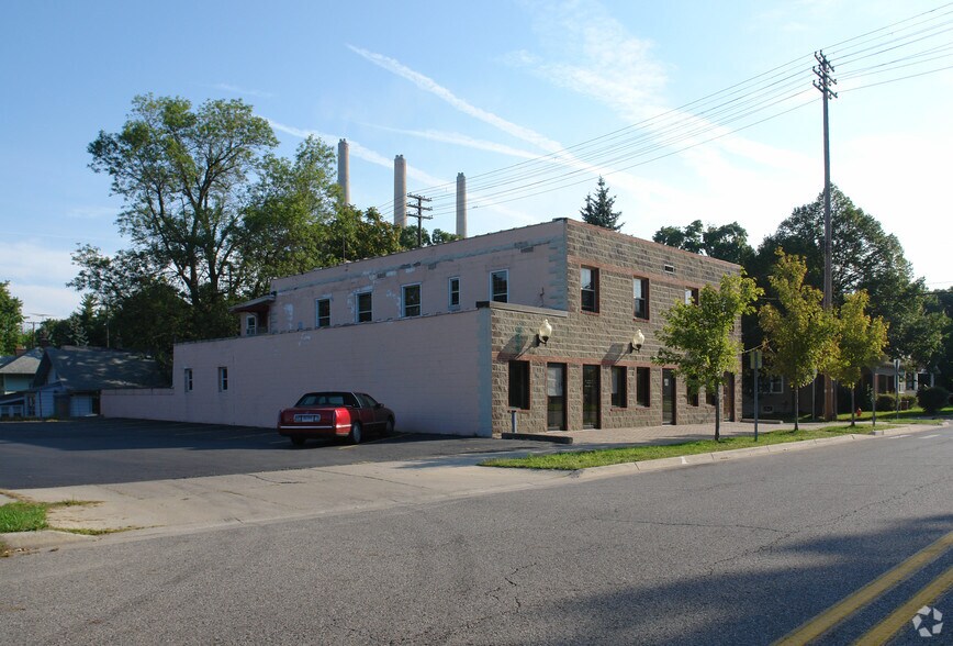 More Photos Of 700-702 W Barnes Ave, Lansing Storefront Retail Office For Lease