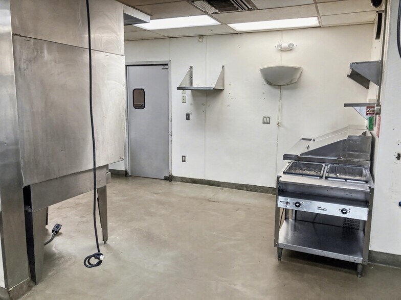 More Photos Of 333 W Albany St, Broken Arrow Restaurant For Sale