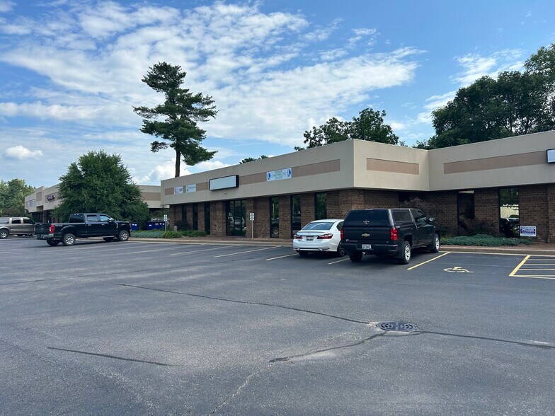 More Photos Of 1820 Post Rd, Plover Storefront Retail Office For Lease