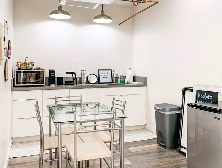 More Photos Of 337 S Cedros Ave, Solana Beach Unknown For Lease