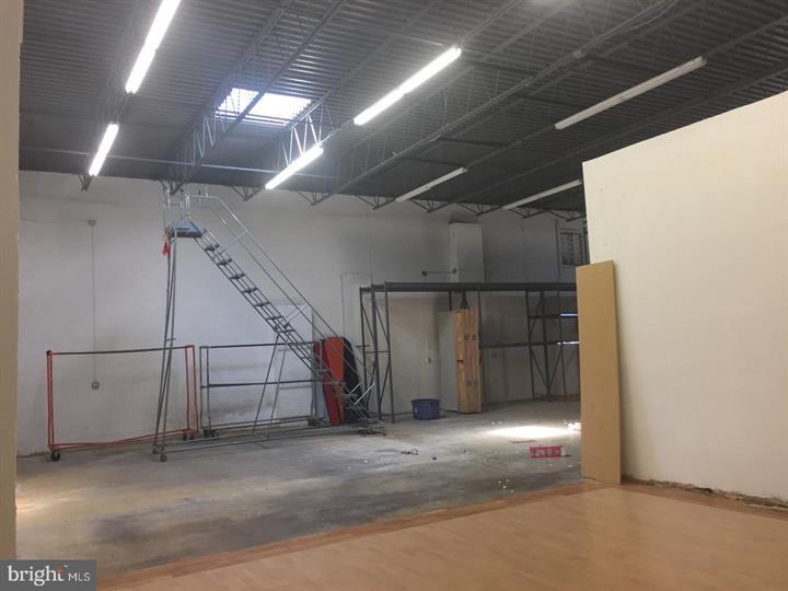 More Photos Of 86 Tomlinson Rd, Huntingdon Valley Light Distribution For Lease