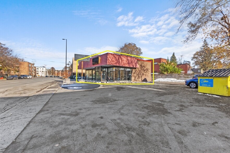 More Photos Of 6150-6170 Ch de la Côte-Saint-Luc, Montréal Freestanding For Lease