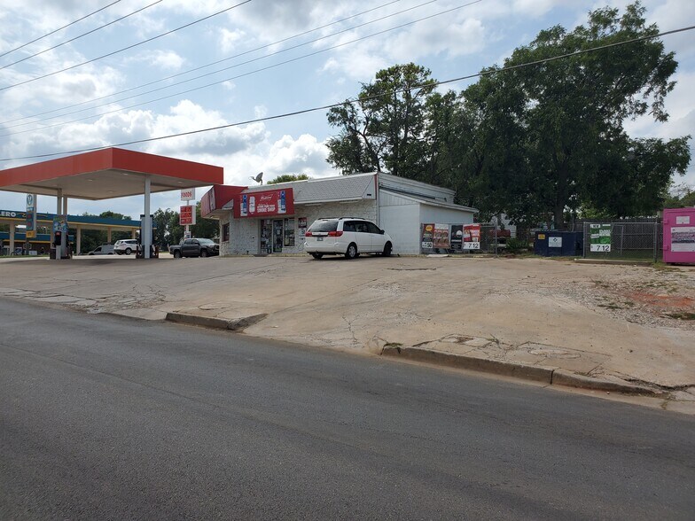 More Photos Of 1424 E Noble Ave, Guthrie Convenience Store For Sale