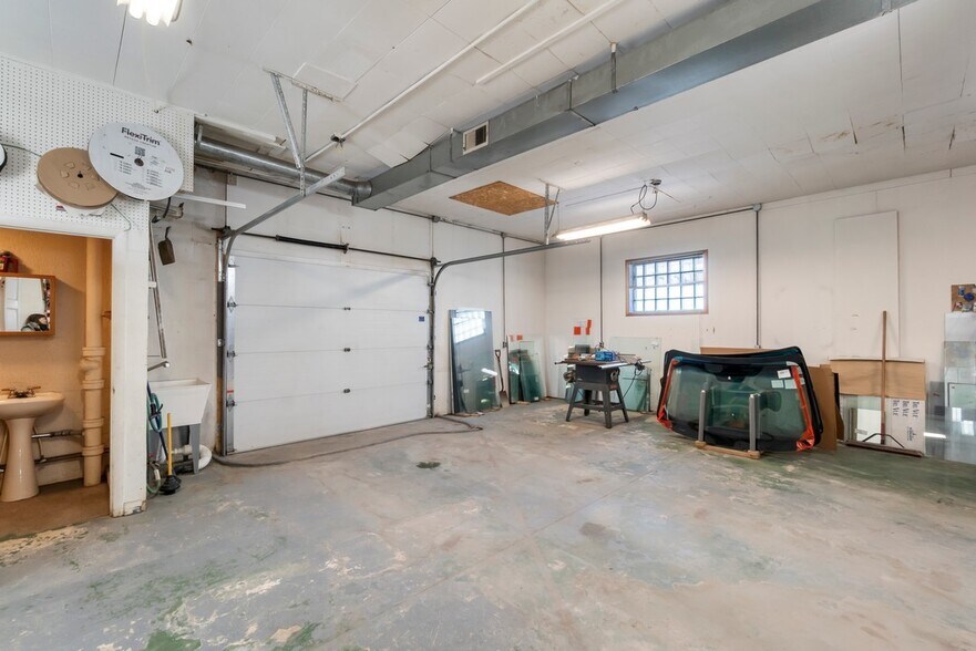 More Photos Of 1004 5th Ave, Charles City Specialty For Sale