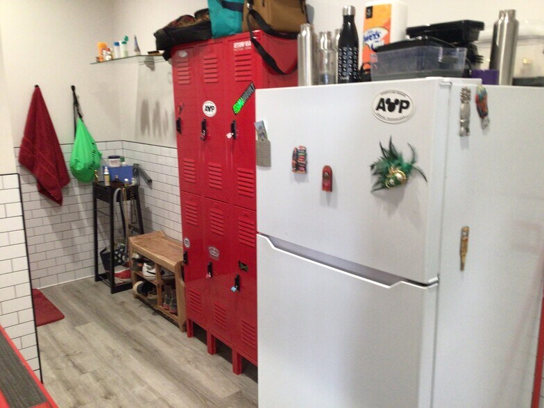 More Photos Of 1689 Production Cir, Jurupa Valley Service For Sale