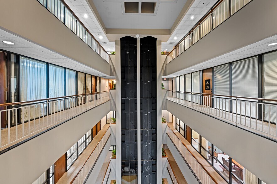 More Photos Of 222 S Sidney Baker St, Kerrville Office For Sale