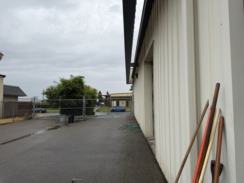 More Photos Of 552 Hi Tech Pky, Oakdale Warehouse For Sale