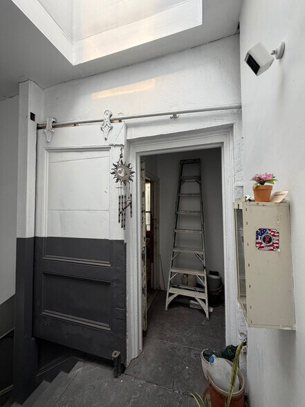 More Photos Of 157 E 8th St, Jacksonville Storefront Retail Residential For Sale