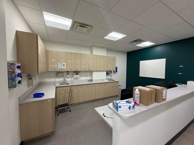 More Photos Of 257 W Park Ave, Long Beach Storefront For Sale