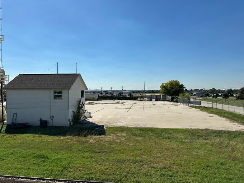 More Photos Of 2901 Highway 114, Fort Worth Truck Terminal For Lease