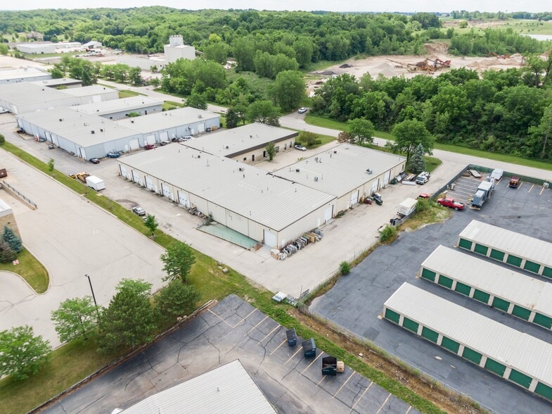 More Photos Of 2404 Spring Ridge Rd, Spring Grove Warehouse For Lease