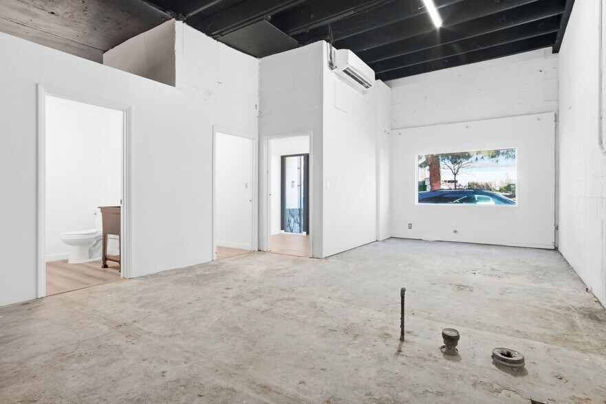 More Photos Of 20908 Itasca St, Chatsworth Light Manufacturing For Sale