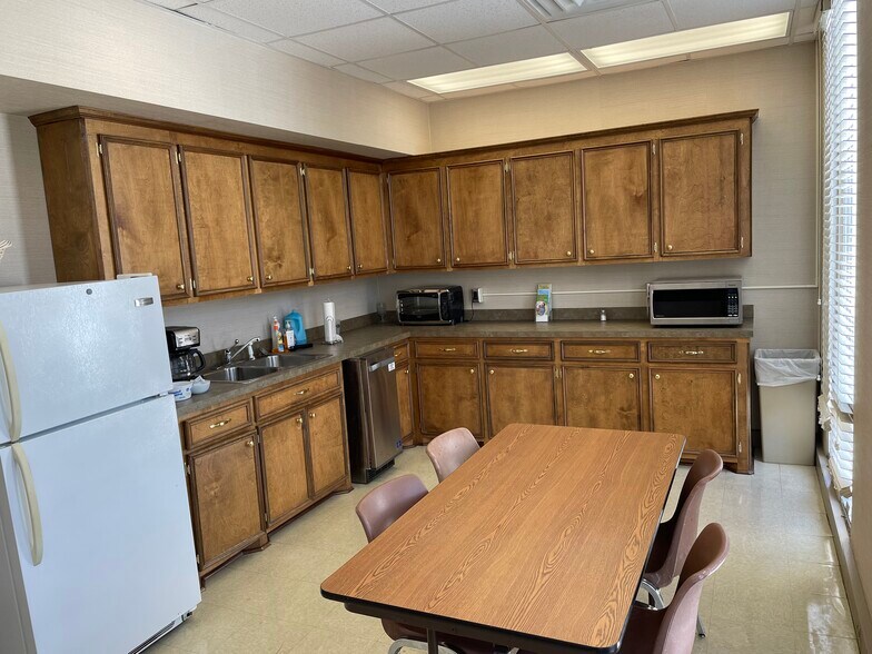 More Photos Of 5500 US-80, Jackson Manufacturing For Sale